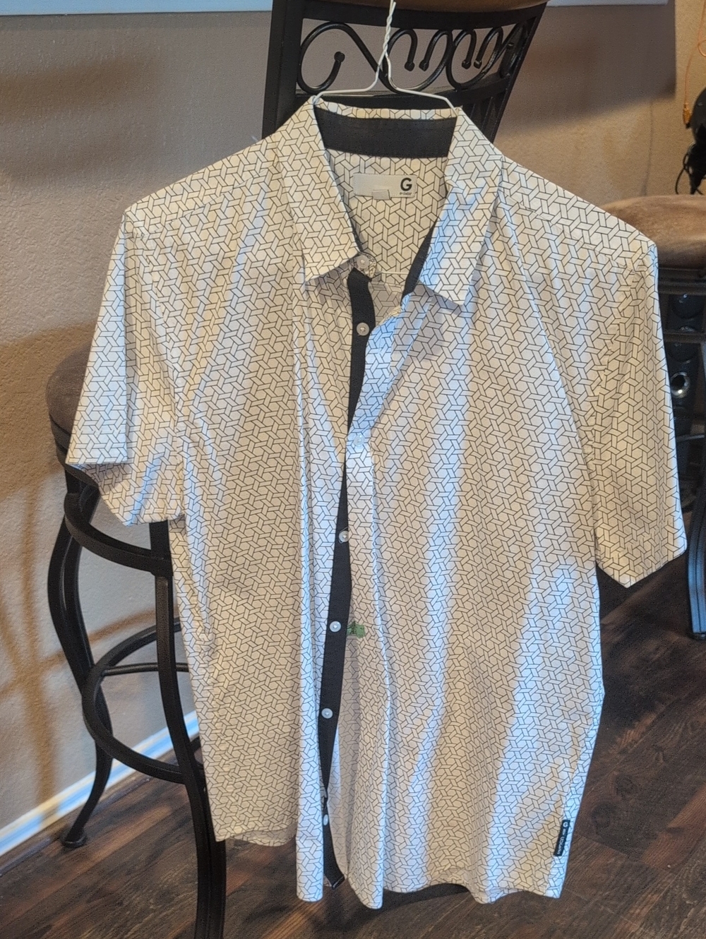 G by Guess White Short-Sleeve Button-Down with Black Geometric Print